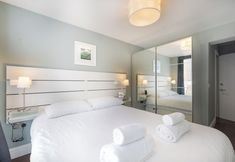 其他 4 Attractive Apartment With Private Patio in Fashionable Fulham by Underthedoormat