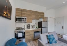 Others 5 Hot Property Near The Hot West Loop - 747 Lofts Cabin 103 by RedAwning