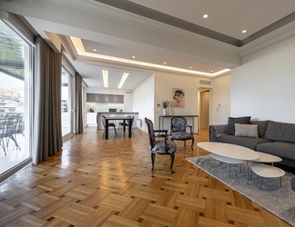 Others 2 Phaedrus Living: City Center Luxury Flat N. Kosmos