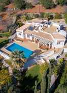 Primary image Beautiful 3-bed Villa in Faro Spool & Seaview