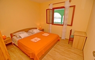 Others 7 Apartments Bacic