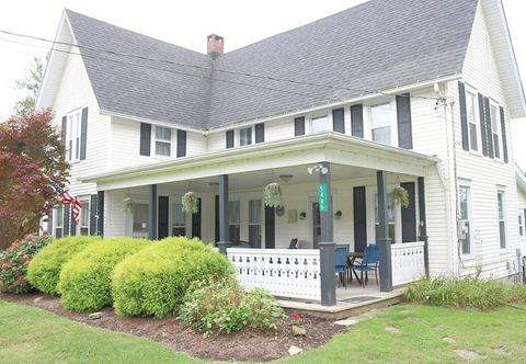 其他 5449 Emerald 5 Bedroom Home by RedAwning