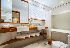 기타 7 L.A.H. Hostellerie