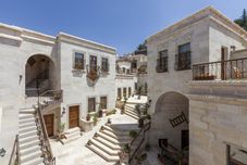 Lain-lain Magic Cave House