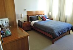 อื่นๆ 5 Plough Hotel