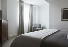 Lain-lain 7 Plough Hotel