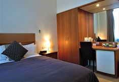 Others 6 Plough Hotel