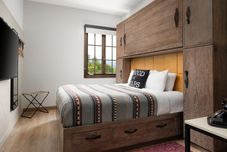 Lain-lain Moxy Santa Barbara