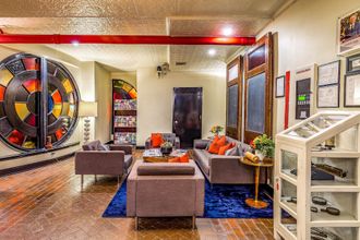 อื่นๆ 4 Henry Norman Hotel