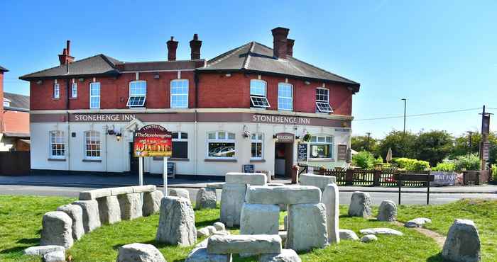 Others Stonehenge Inn & Shepherds Huts