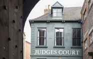 Others 2 Judges Court
