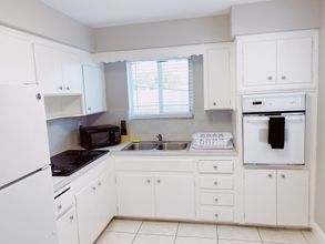 기타 4 The Jasmine Apartments by Lowkl