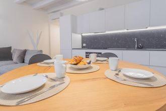 อื่นๆ 4 Modern Stylish Apartment in Como City