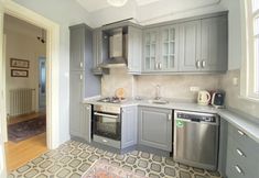 기타 4 Flat With Balcony and Bosphorus View in Beyoglu