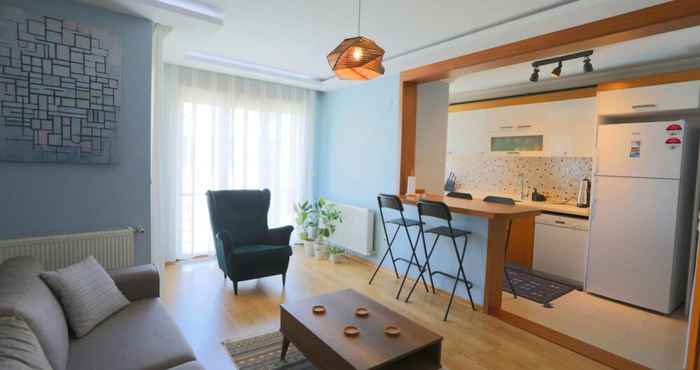 Others Modern and Stylish Flat With Balcony in Atasehir