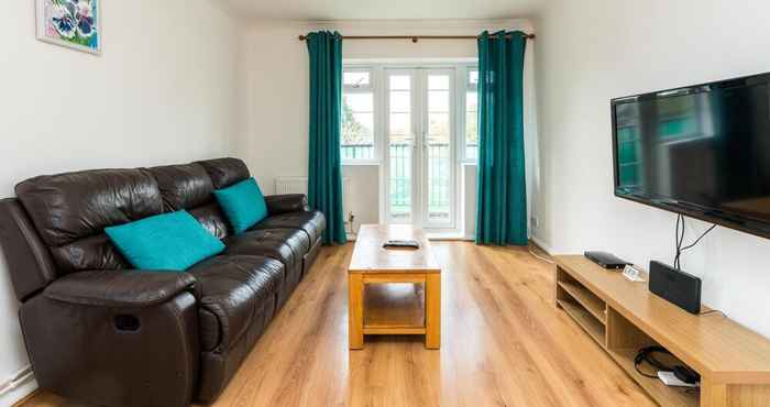 Others Bright and Comfortable 2 Bedroom Flat Oakwood