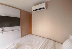 Others 2 Comfortable 1 Br The Mansion Kemayoran Tower Gloria