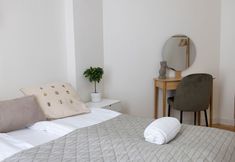 Others 5 2ndhomes Charming 2BR Home w Balcony