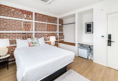 Lainnya 4 The Brick Hotel