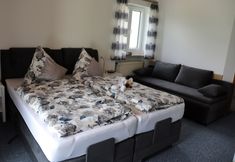 Others 6 Pension Agathe