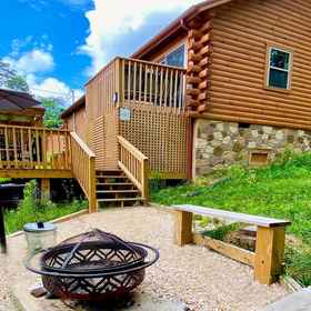 Primary image 1 Fox's Den, Pigeon Forge Hotels