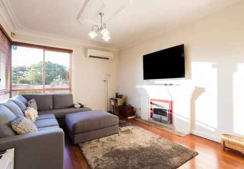 Others Comfortable 2 Bedroom Home in Trendy Victoria Park