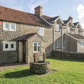 Primary image 1 26 Tansey, Holcombe Hotels