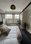 Room Gorgeous 3 Bedroom Home in Quaint Southfields