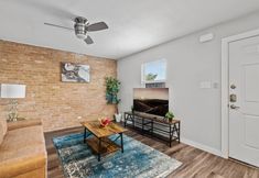 Others 5 Modern 2BR Near UT Hyde Park Evonify