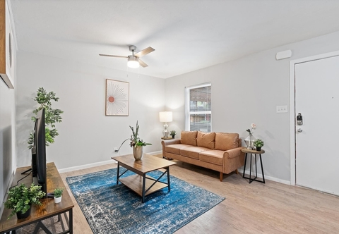 Lain-lain Stylish 1BR Near UT Highland Evonify