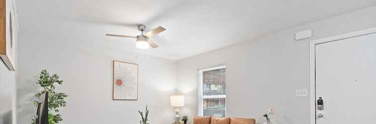 Others Stylish 1BR Near UT Highland Evonify