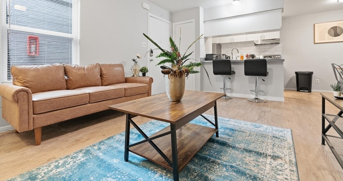 Lain-lain Stylish 1BR Near UT Highland Evonify