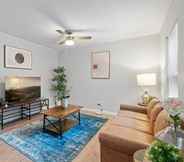 Others 3 Stylish 1BR Near UT Highland Evonify