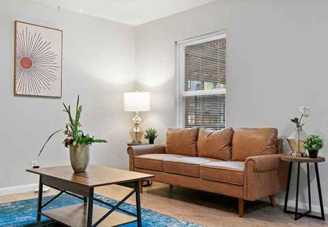 Others Stylish 1BR Near UT Highland Evonify