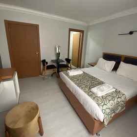 Room 1 Blau Grün Istanbul Otel, Khách sạn Ozi Pizza & Pasta