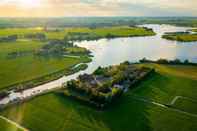 Others Swarm - 3 Waterlodges Naast Elkaar in Friesland