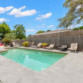 Primary image 1 Relax Inn, Hotel Suncoast Seabird Sanctuary