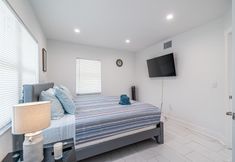 其他 4 Purple Pelican by Opus (Suite 1)