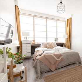 Primary image 1 2ndhomes Modern Studio in the Center, โรงแรม & ที่พัก Olympia Terminal