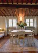 Room Pietro Farmhouse Apartment in Wine Resort in Lucca