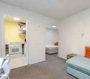 Others 6 1 Bedroom Light Studio Flat in Surrey Quays