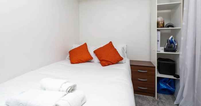 Others 1 Bedroom Light Studio Flat in Surrey Quays