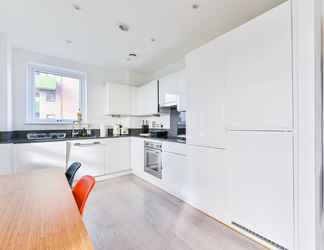 Lainnya 2 2-bed Apartment Only 15 Mins From Central London