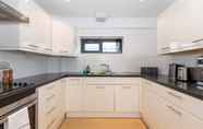 Khác 4 Lovely 1 Bedroom Flat Overlooking Canal in Hackney