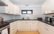 Lainnya 4 Lovely 1 Bedroom Flat Overlooking Canal in Hackney