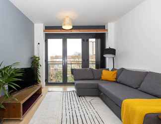 Lainnya 2 Lovely 1 Bedroom Flat Overlooking Canal in Hackney