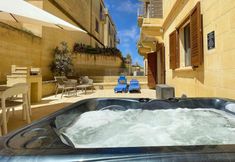 Others 4 Peaceful Home With hot tub and 2 Communal Pools