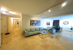 Lain-lain 6 Comfortable Home With hot tub and Communal Pool