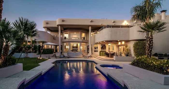 Others Stunning Private & Modern N. Scottsdale Estate!
