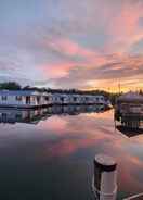 Imej utama Aqua Lodges at Hurricane Hole Marina